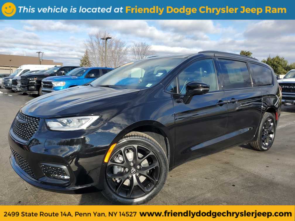 2026 Chrysler Pacifica Limited's photo