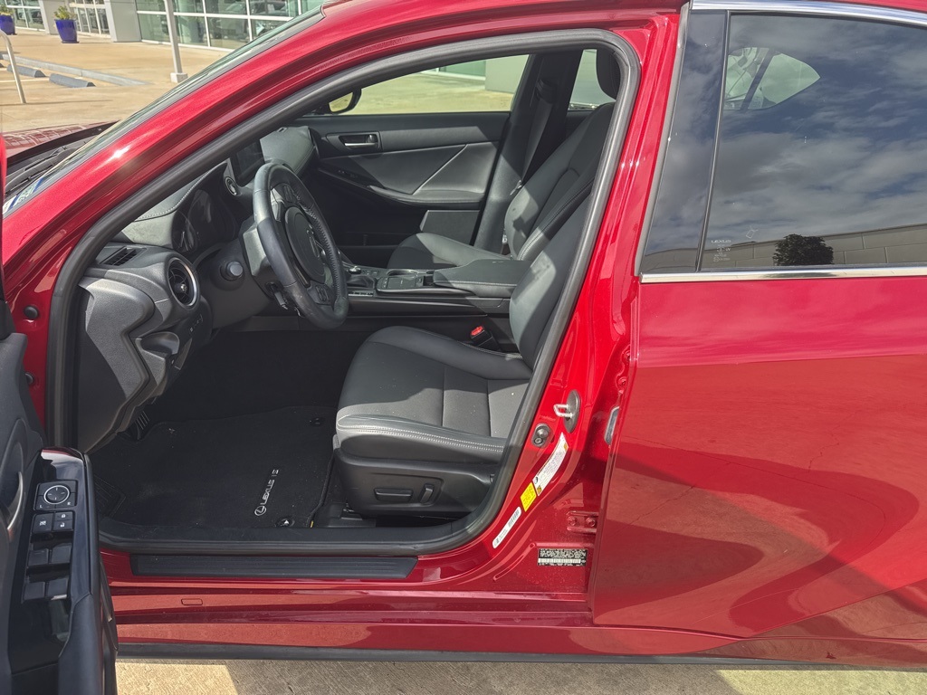 2022 Lexus IS 300 photo 2