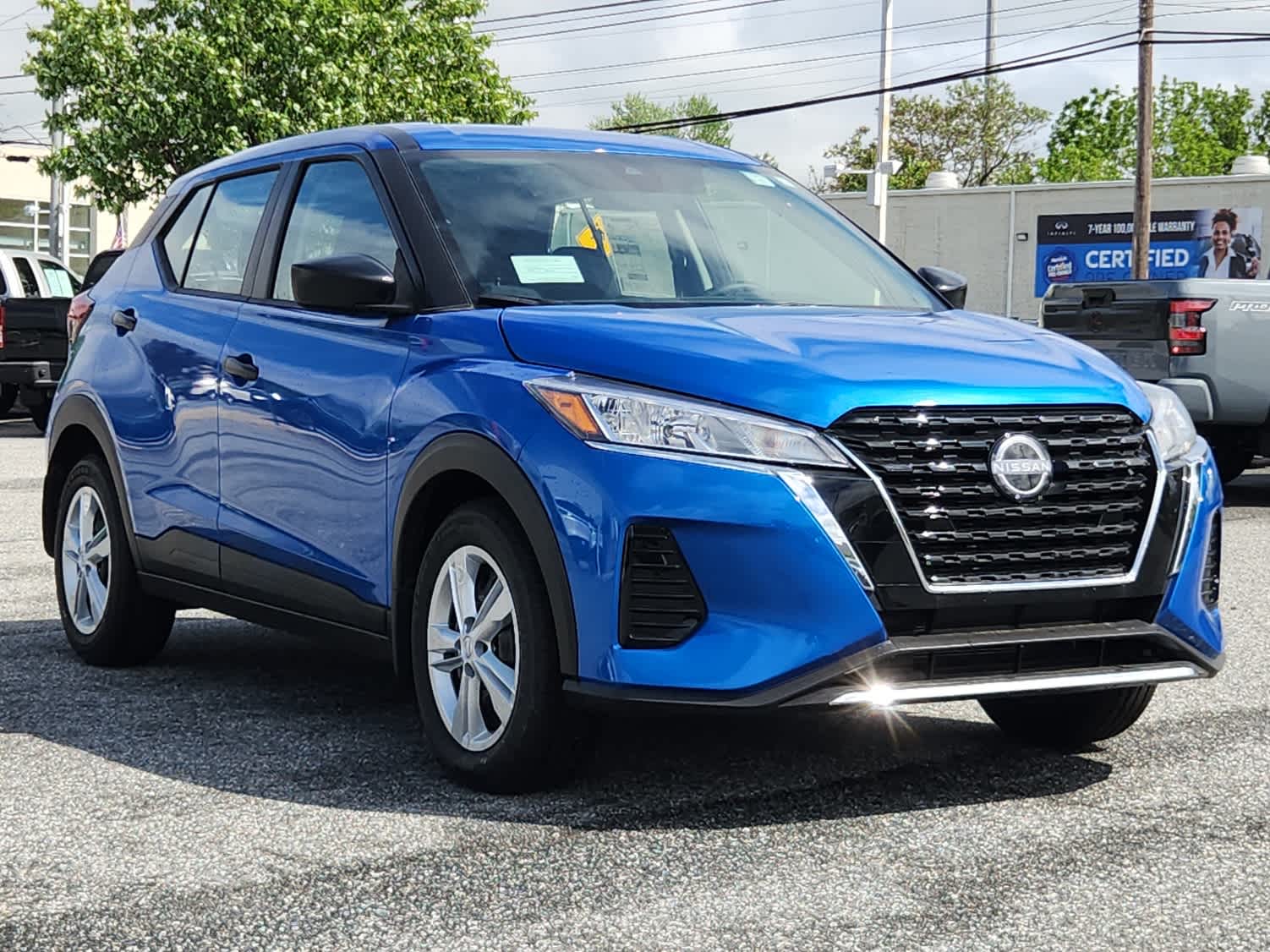 2025 Nissan Kicks Play S photo 2