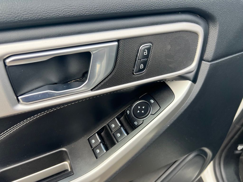 2022 Ford Explorer XLT photo 13