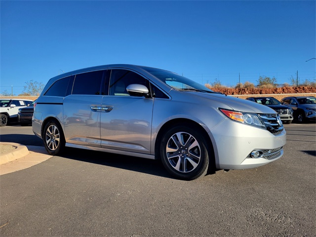2016 Honda Odyssey Touring Elite photo 2