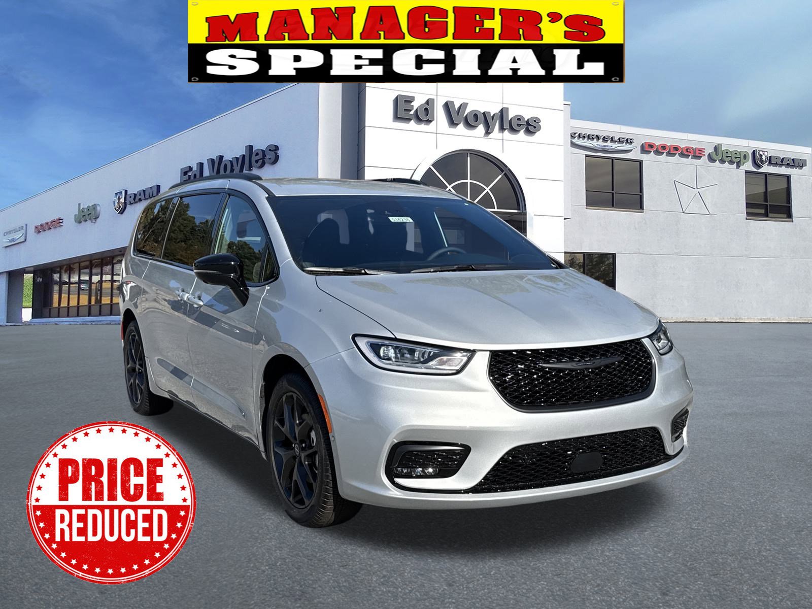 2026 Chrysler Pacifica Select's photo