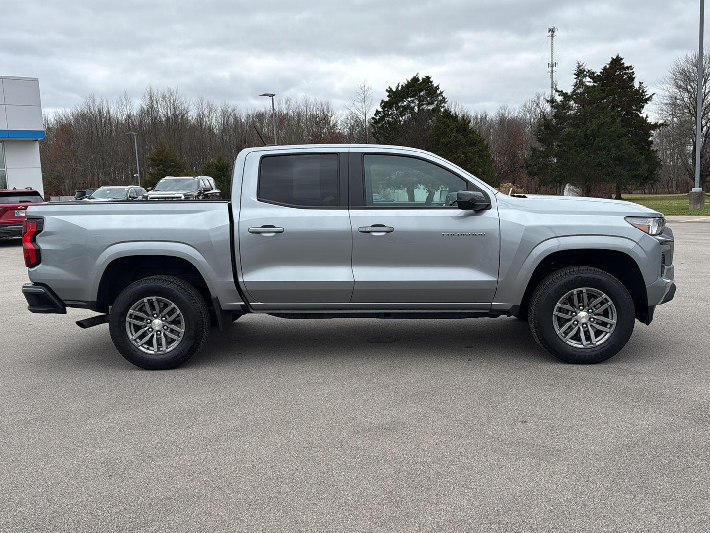 2024 Chevrolet Colorado LT photo 4