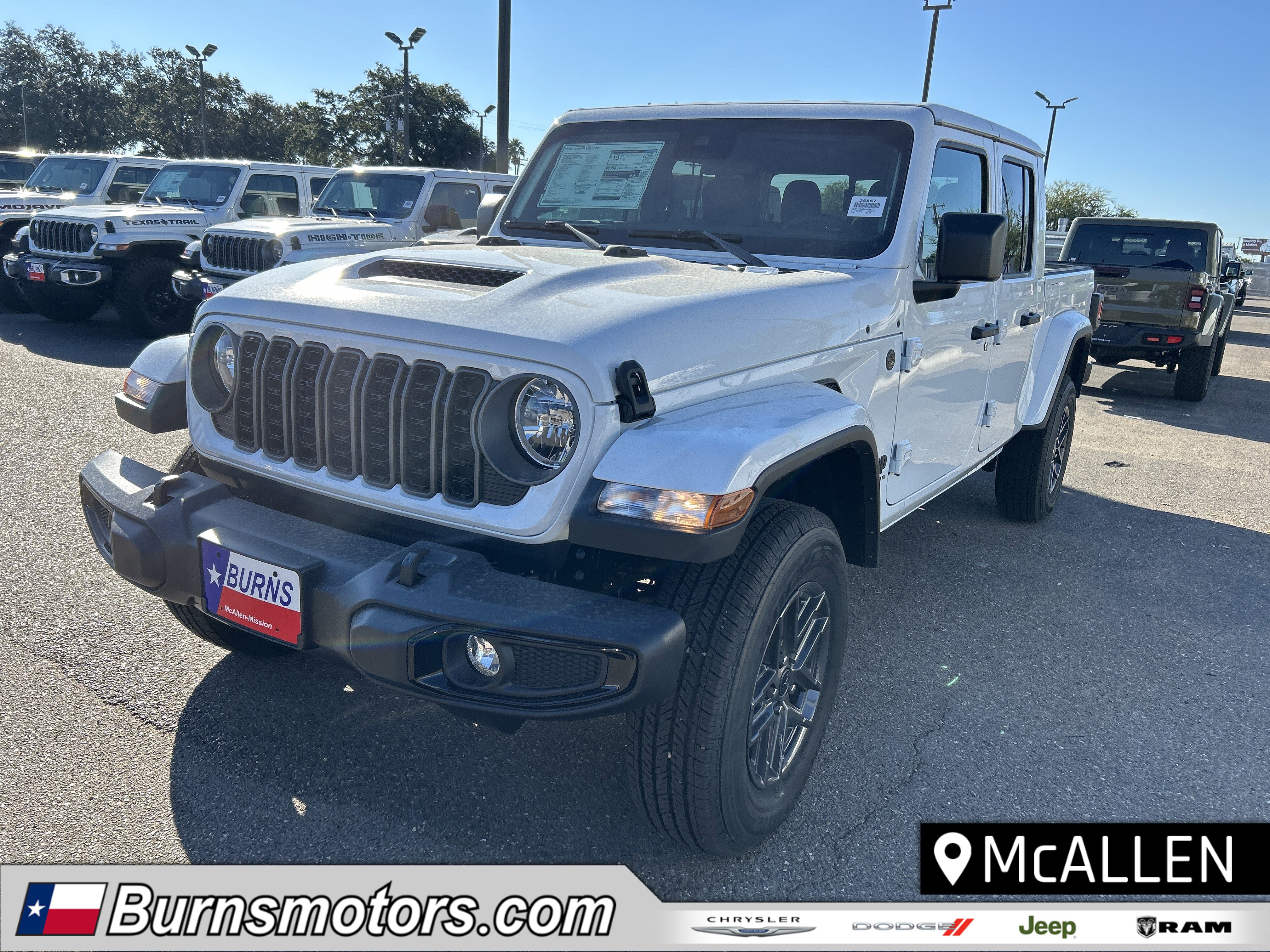 2025 Jeep Gladiator Sport S's photo