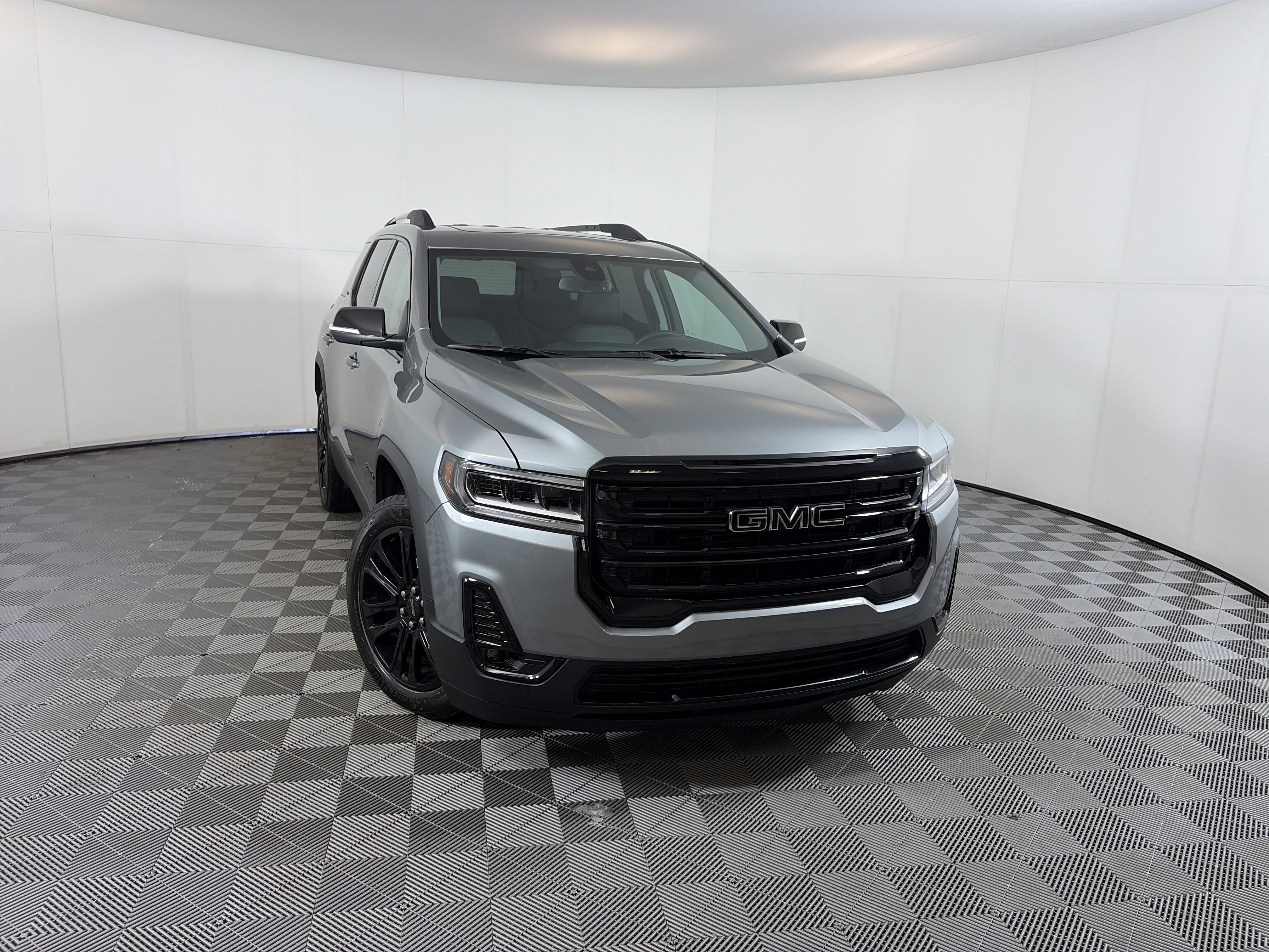 2023 GMC Acadia SLT's photo