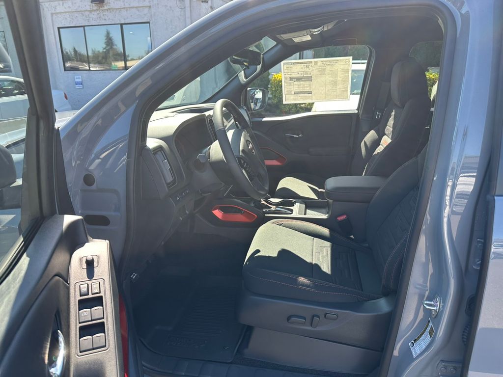 2025 Nissan Frontier PRO-4X photo 14