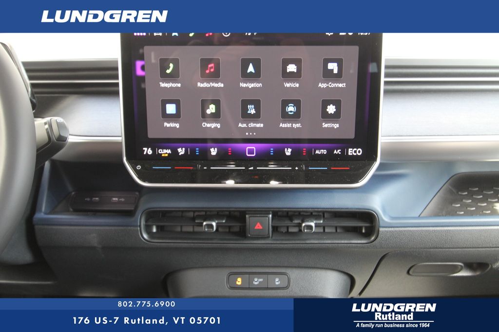 2025 Volkswagen ID. Buzz Pro S photo 3