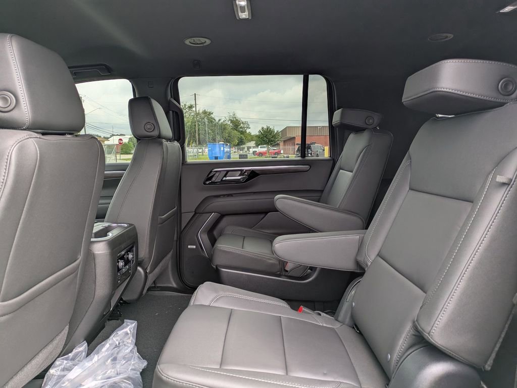 2026 Chevrolet Suburban LT photo 21