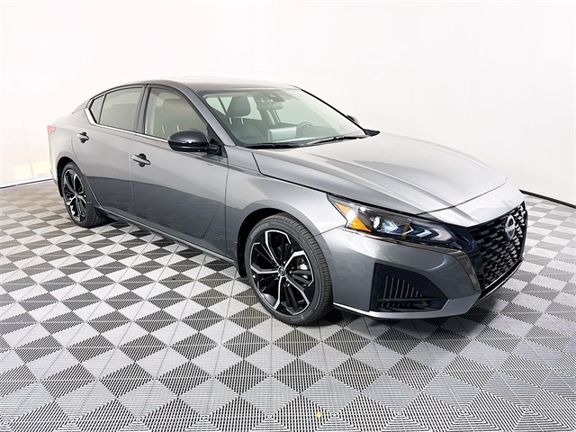 2025 Nissan Altima SR's photo