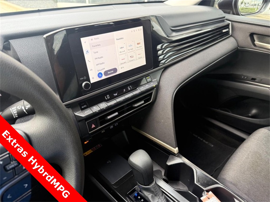 2025 Toyota Camry LE photo 22