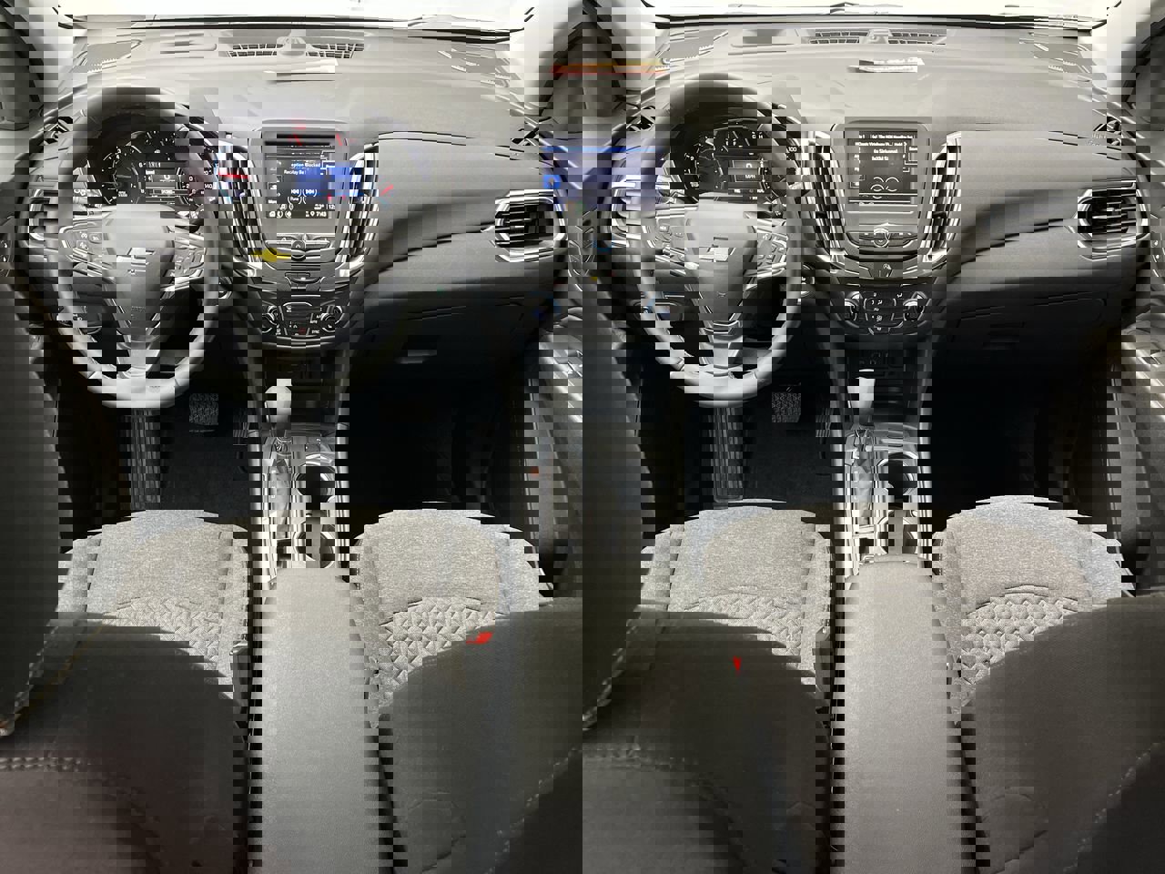 2024 Chevrolet Equinox LT photo 2