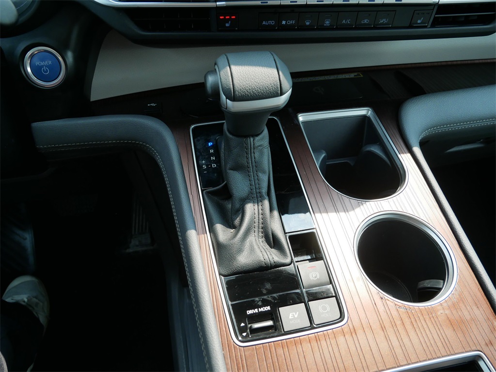 2024 Toyota Sienna XLE photo 25