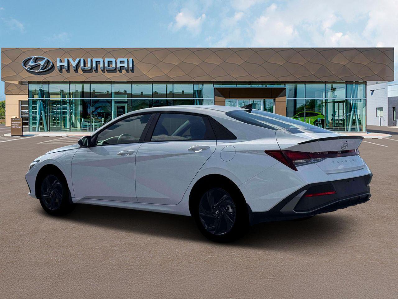 2026 Hyundai Elantra SEL Sport photo 4