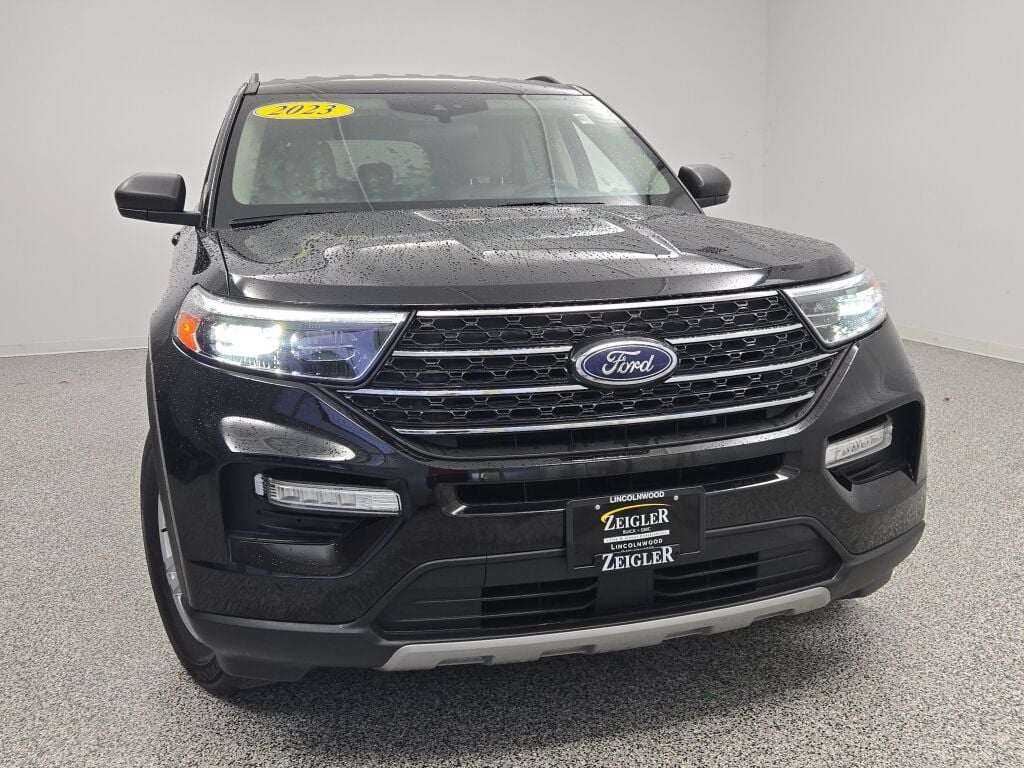 2023 Ford Explorer XLT photo 2