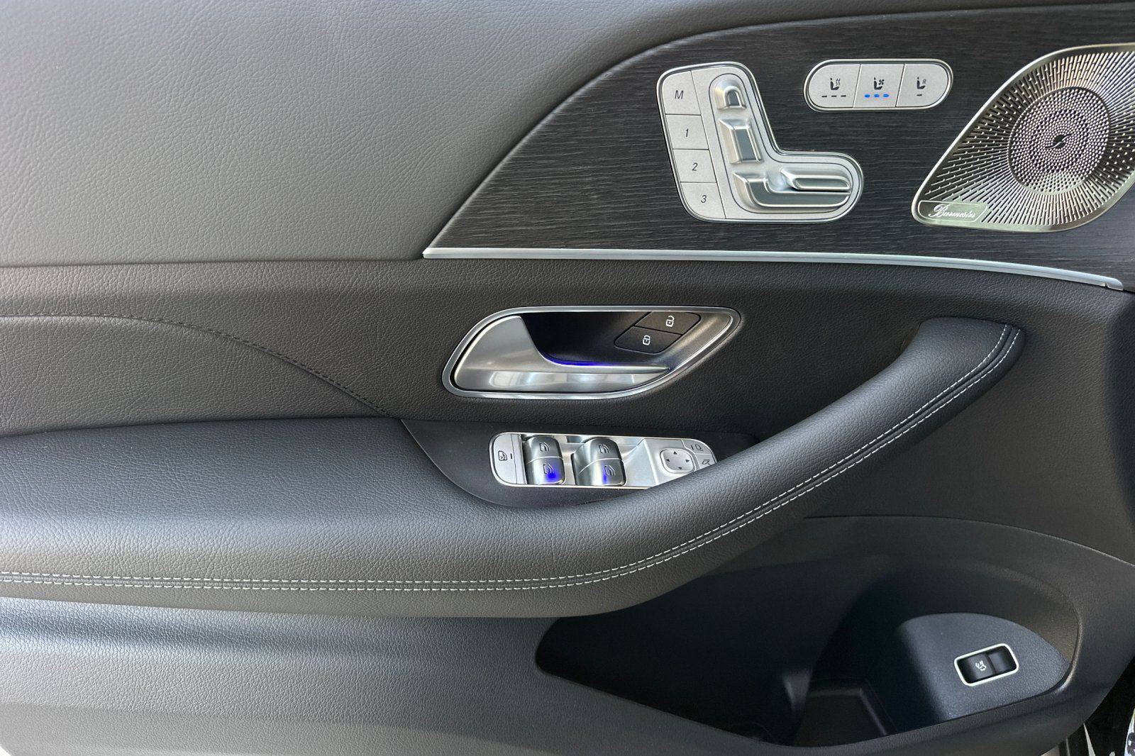2025 Mercedes Benz GLS 450 4MATIC photo 22