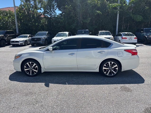 2016 Nissan Altima 2.5 SR photo 4