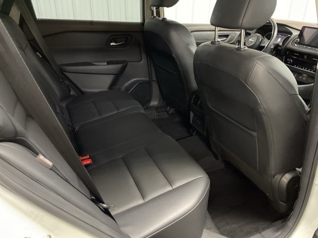 2022 Nissan Rogue SV photo 21