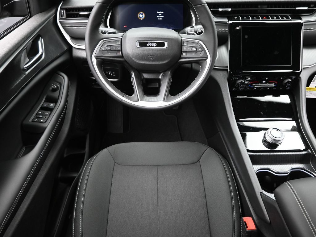 2025 Jeep Grand Cherokee Laredo X photo 9