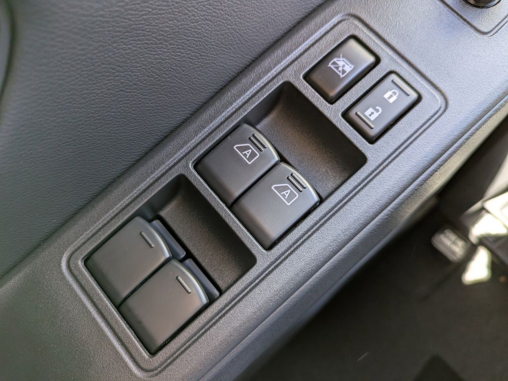 2026 Nissan Frontier SV photo 18
