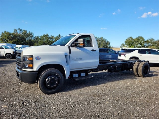 2024 Chevrolet Silverado 4500HD Work Truck photo 3