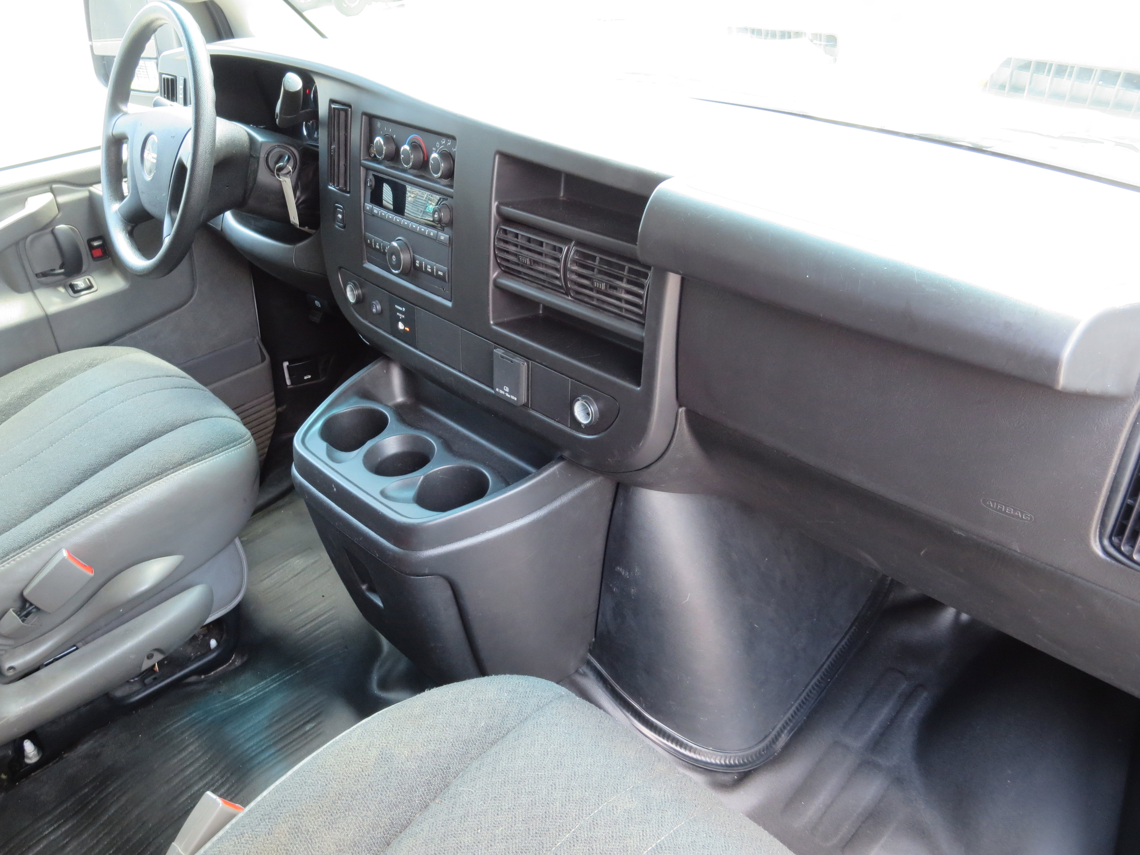 2023 Gmc Savana Cargo 2500 photo 4