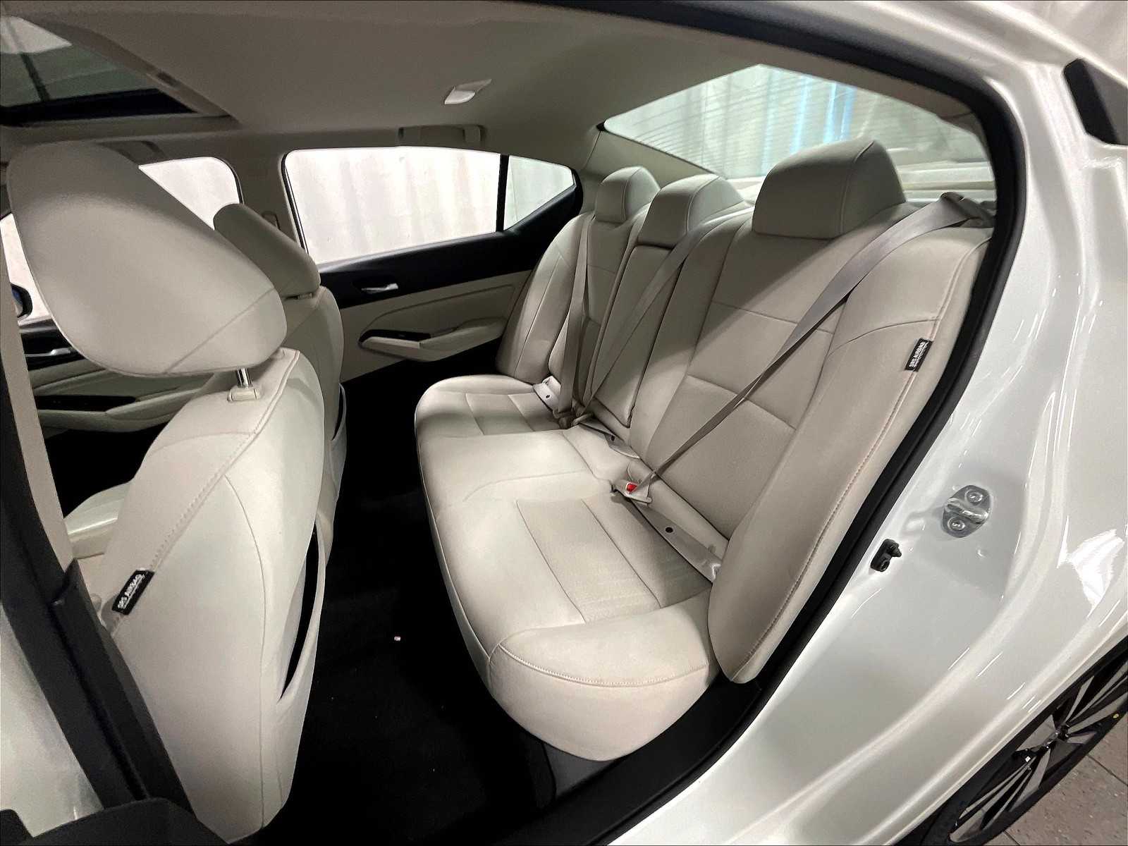 2021 Nissan Altima 2.5 SV photo 14
