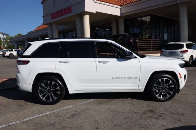 2022 Jeep Grand Cherokee Overland photo 2
