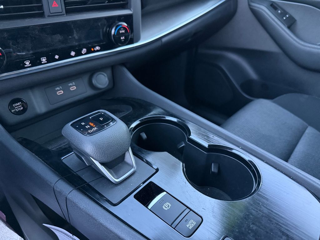 2024 Nissan Rogue SV photo 17