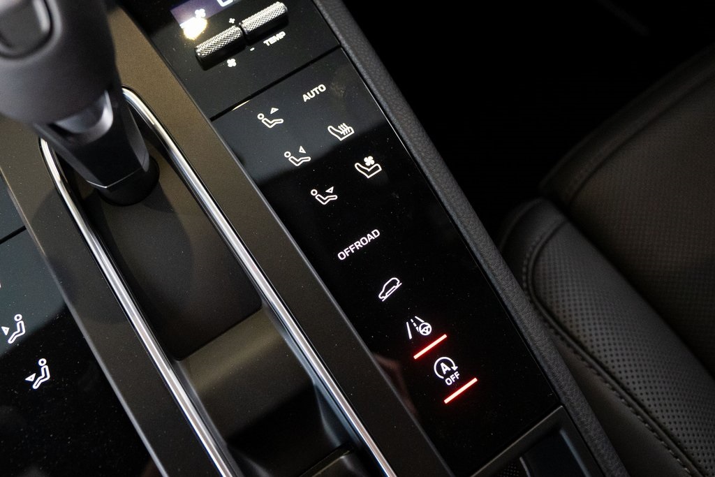 2025 Porsche Macan T photo 24