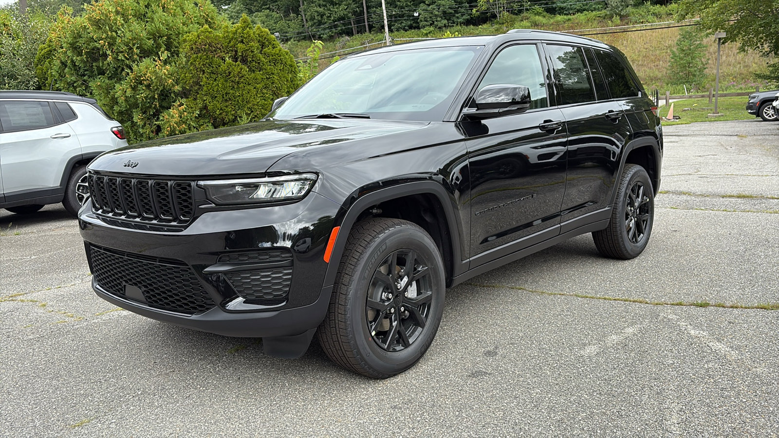 2025 Jeep Grand Cherokee Laredo Altitude X photo 5