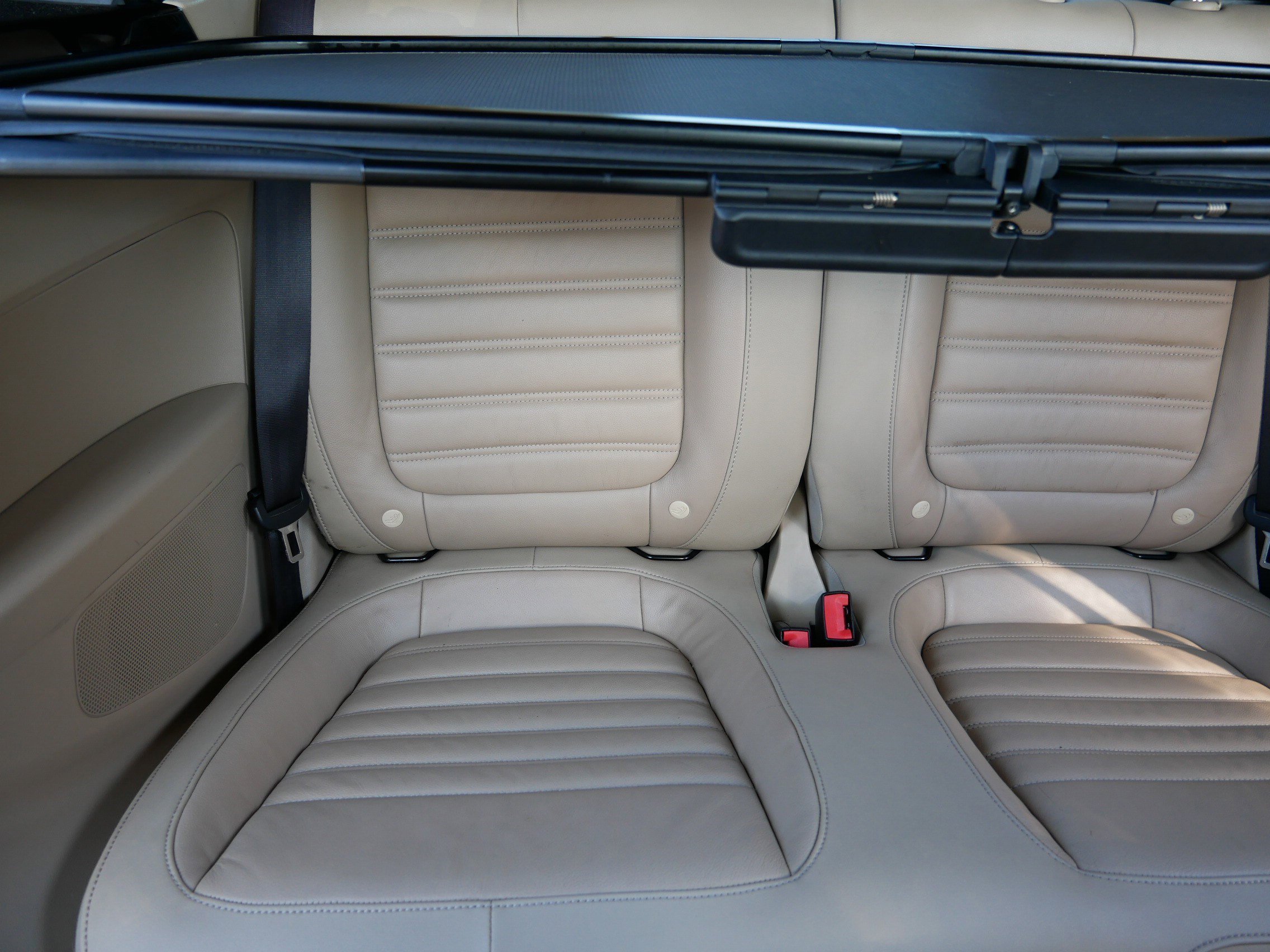2014 Volkswagen Beetle Convertible R-Line photo 12