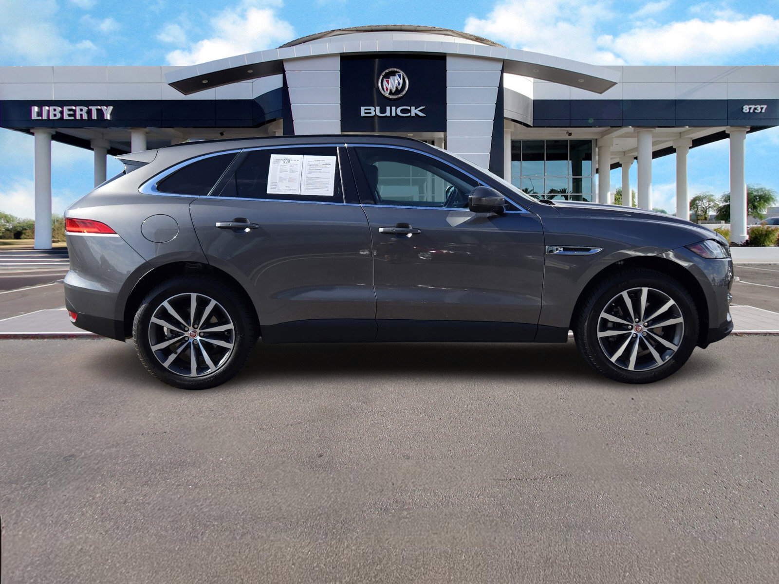 2018 Jaguar F-PACE Prestige photo 2