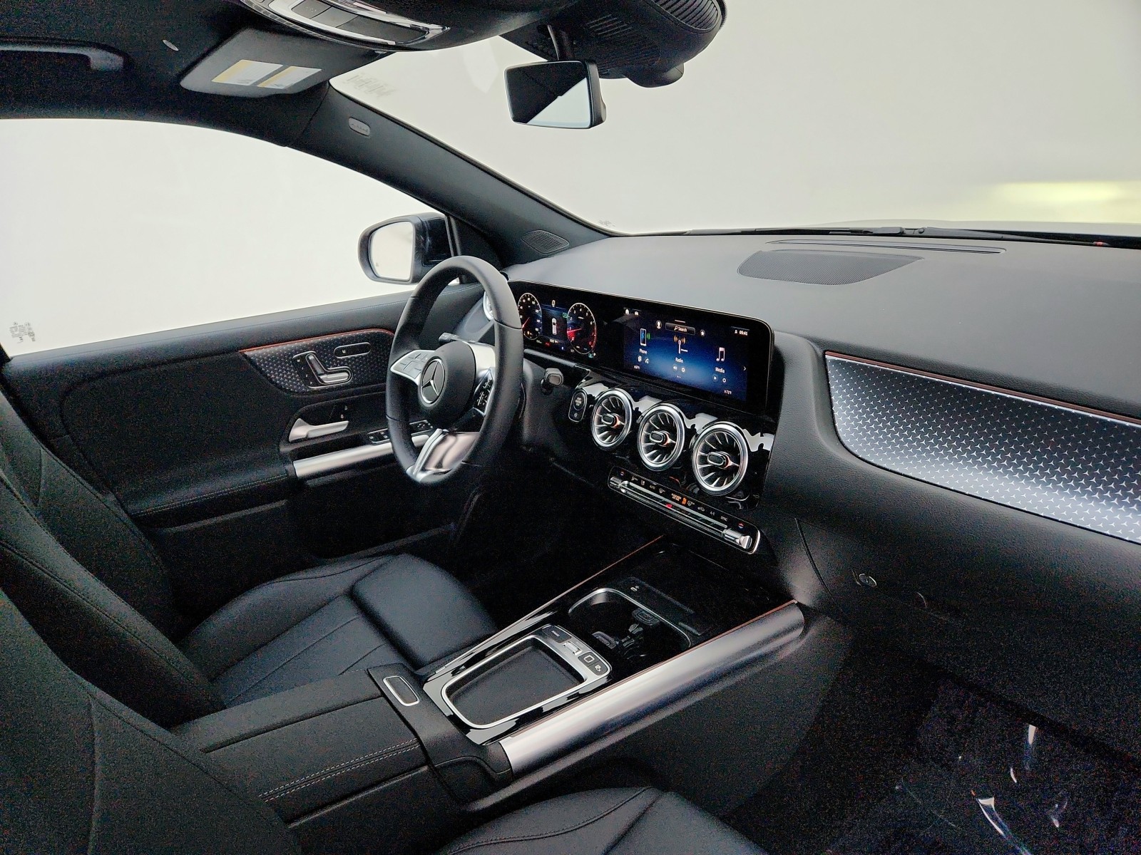 2025 Mercedes Benz GLA 250 photo 35