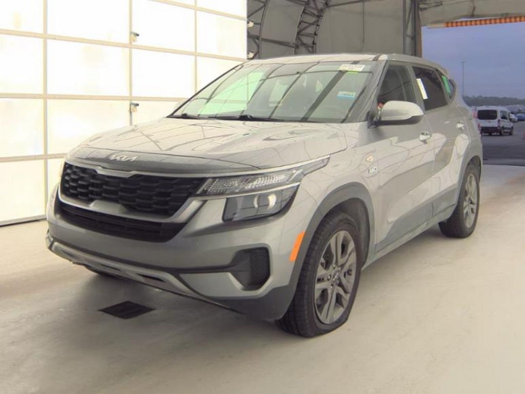 2023 Kia Seltos LX photo 2