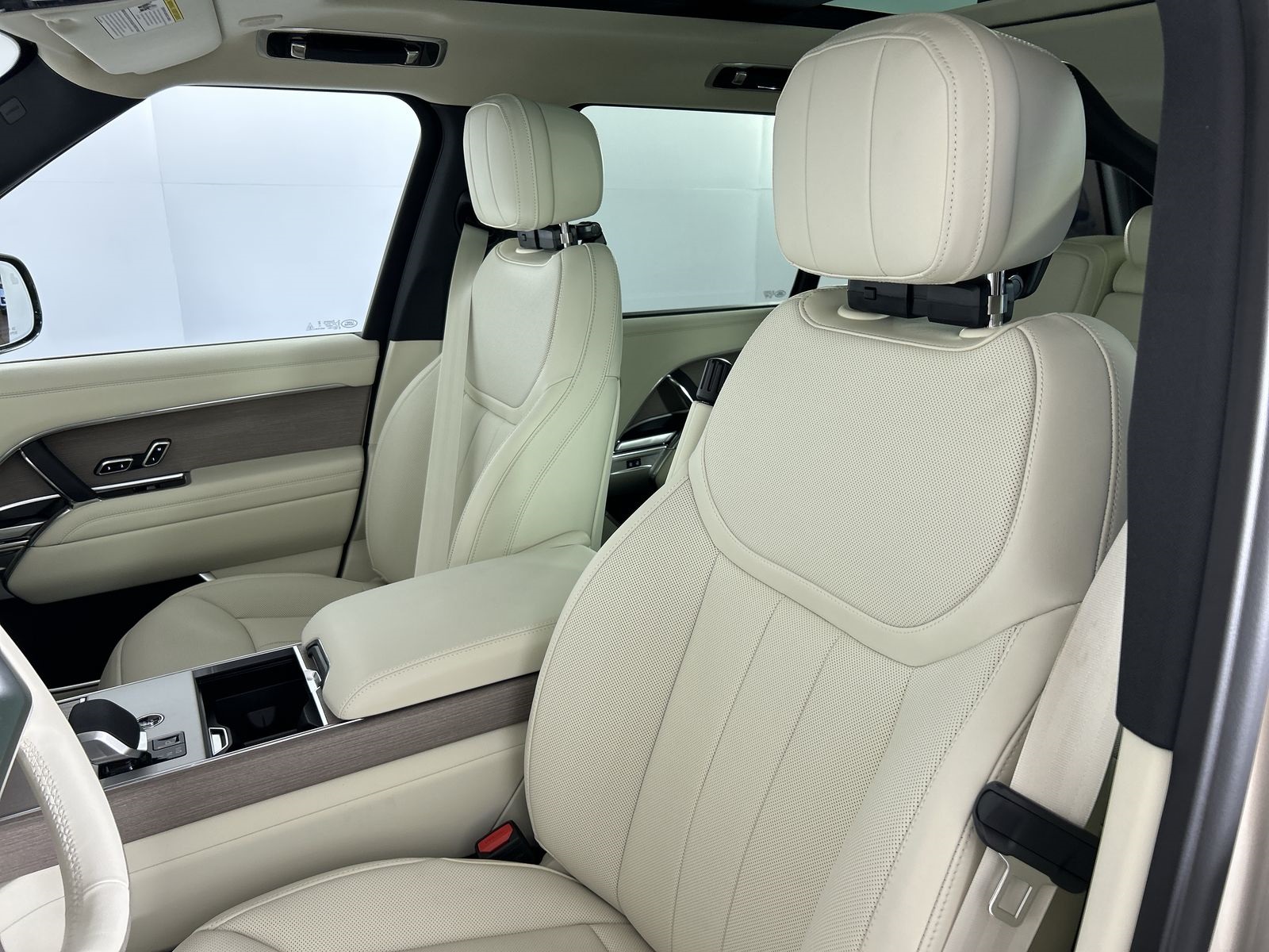 2025 Land Rover Range Rover SE photo 22