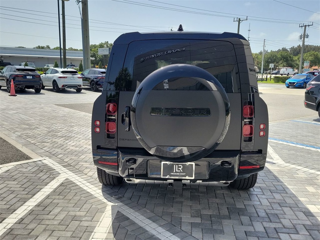 2025 Land Rover Defender 130 X-Dynamic SE photo 3