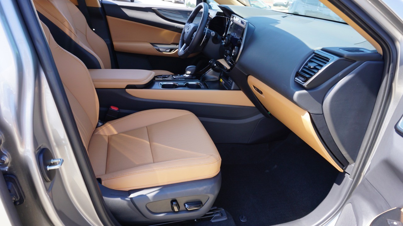 2025 Lexus NX Premium photo 14