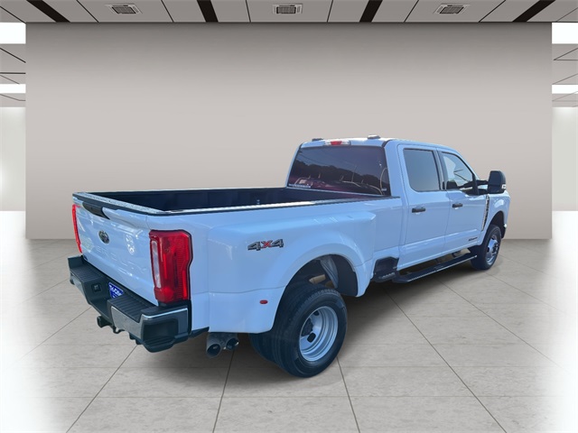 2024 Ford F-350 photo 3