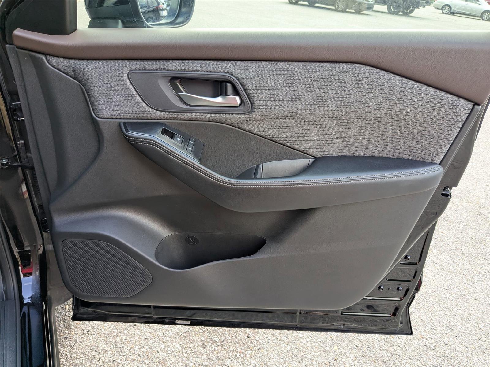 2023 Nissan Rogue SV photo 29