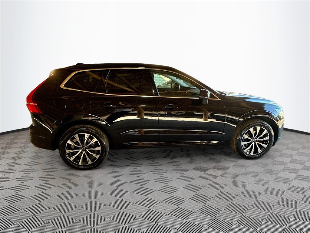 2023 Volvo XC60 B5 Core photo 4
