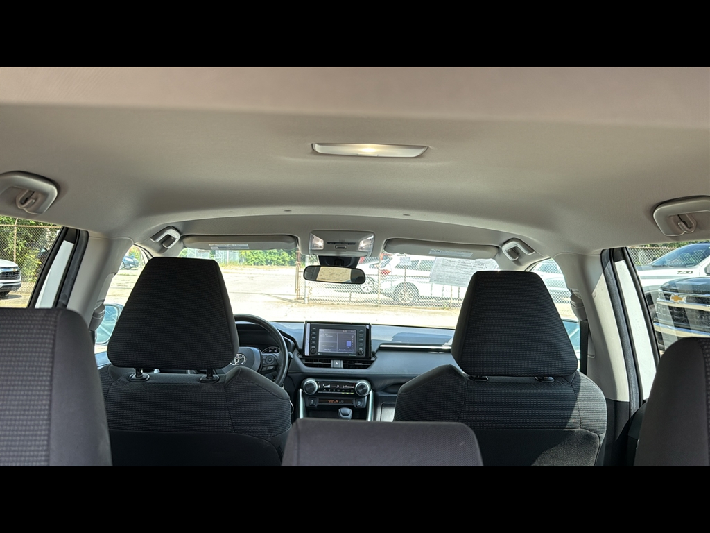 2022 Toyota RAV4 LE photo 17