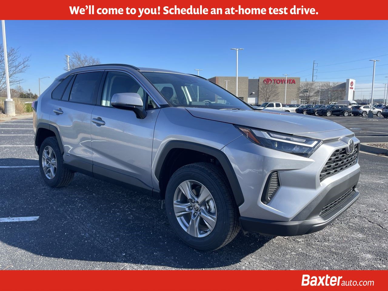 2025 Toyota RAV4 XLE's photo