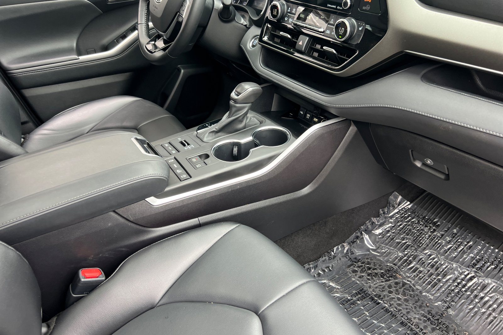 2021 Toyota Highlander XLE photo 11