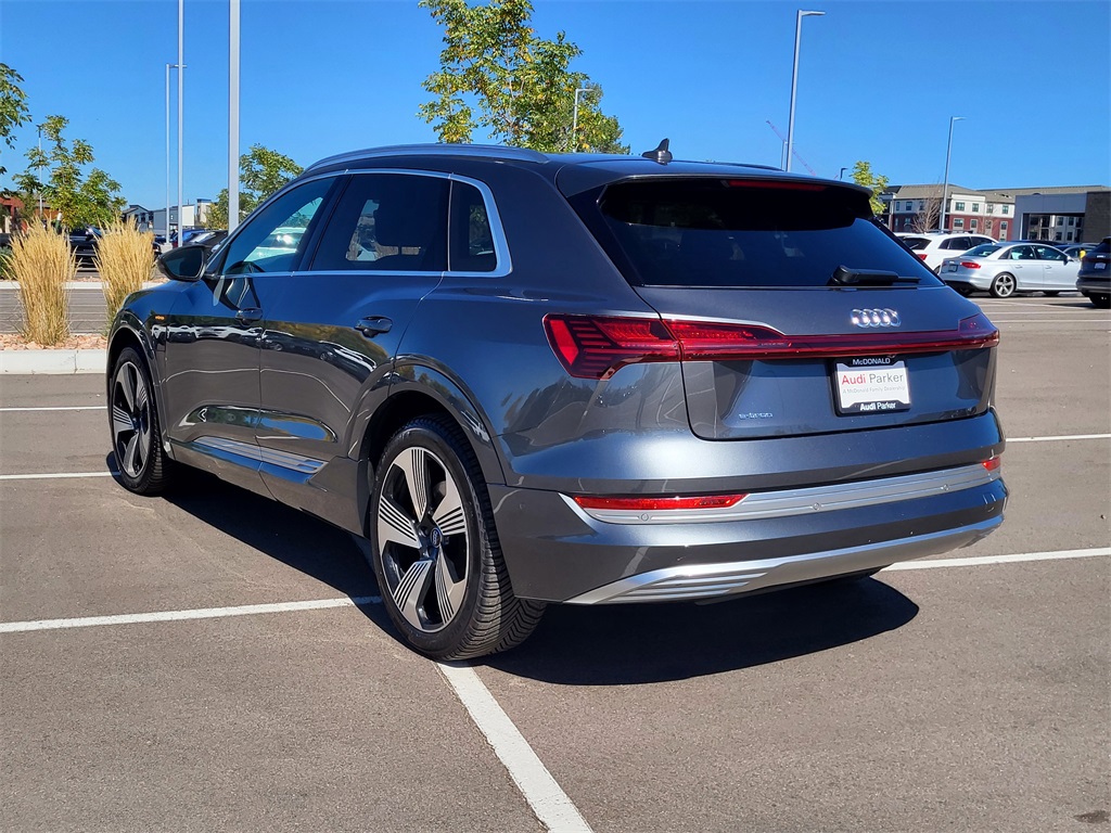 2019 Audi e-tron Prestige photo 3