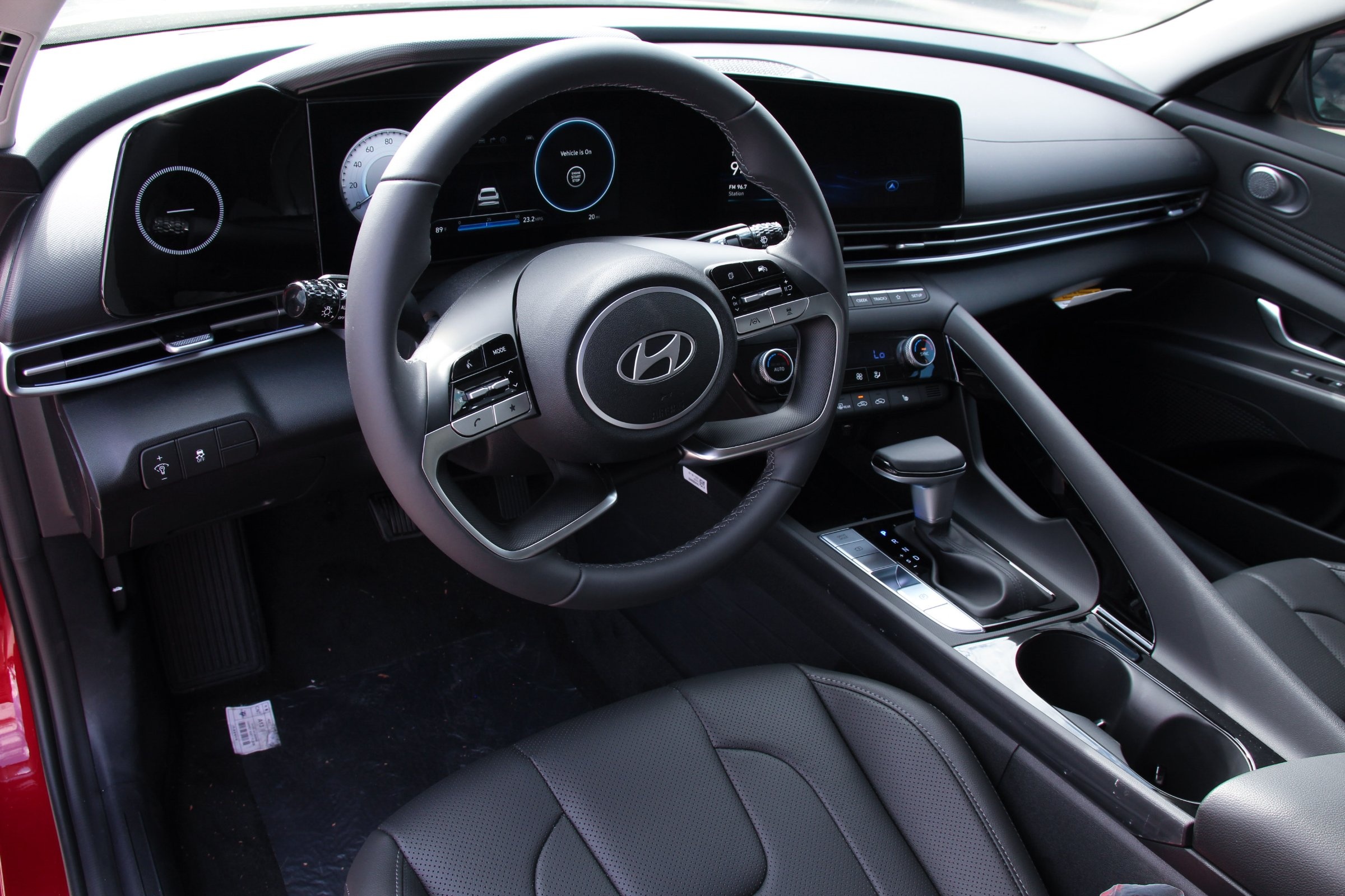2025 Hyundai Elantra Limited photo 8