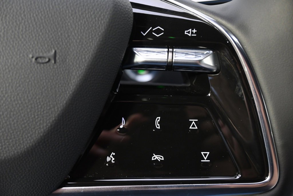 2025 Cadillac Lyriq Luxury photo 26