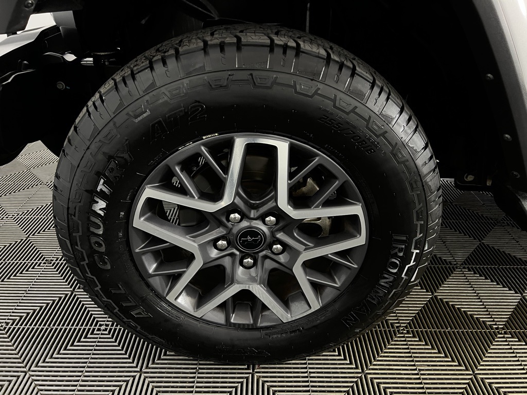 2024 Jeep Wrangler Sahara photo 9