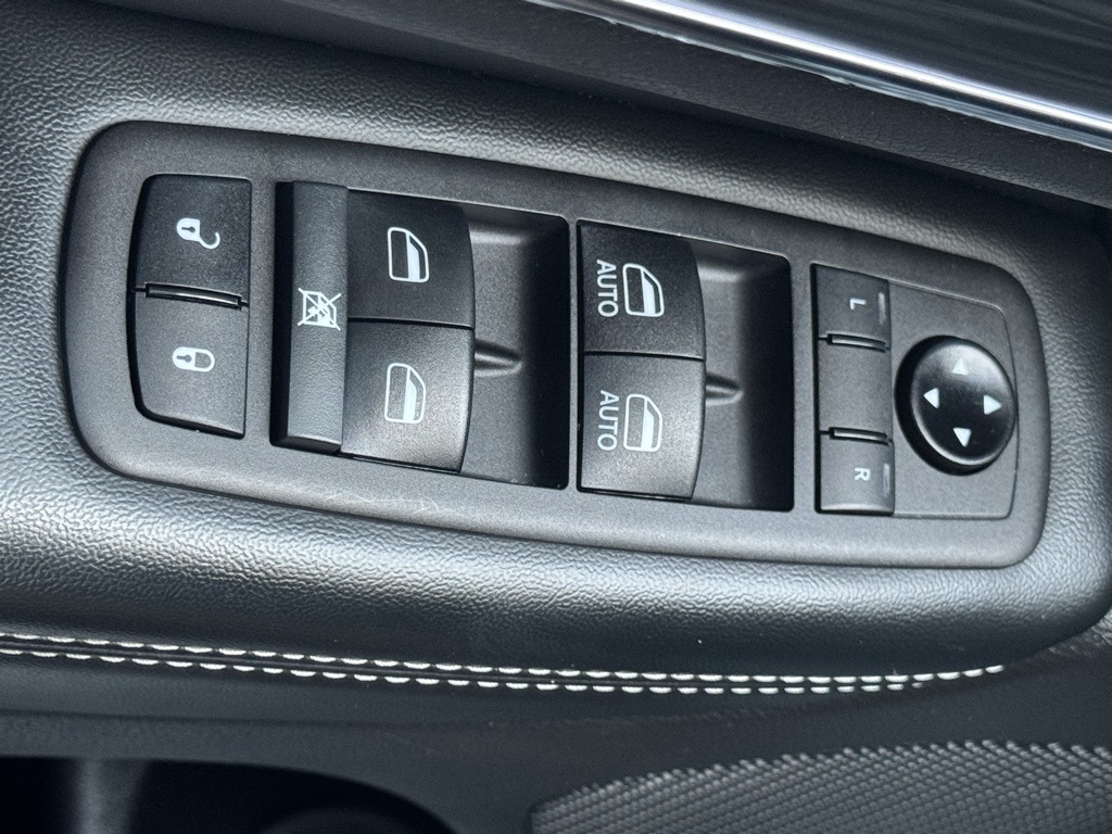 2021 Jeep Grand Cherokee Anniversary Edition photo 12