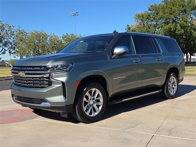 2023 Chevrolet Suburban Premier photo 3