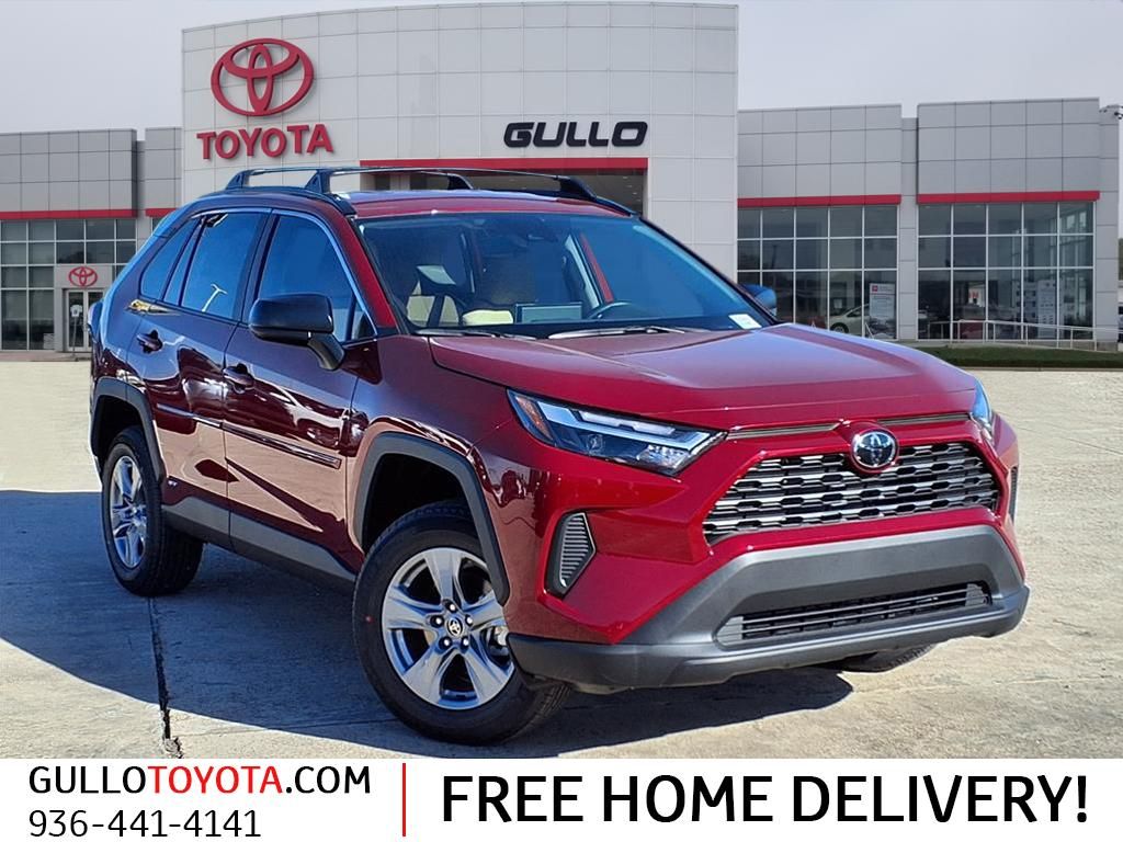 2025 Toyota RAV4 LE's photo